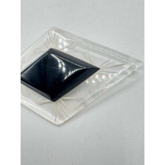 Art Deco Vintage Lucite Brooch With Reverse Carved Pattern Diamond Shape - Picture 3 of 3